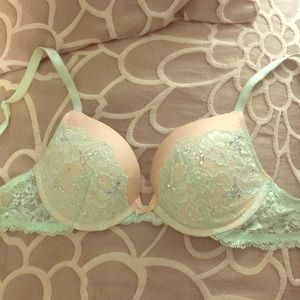 Victoria secret bra!